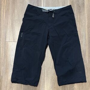 Mountain Hardwear Black Bermuda Cargo Hiking Shorts